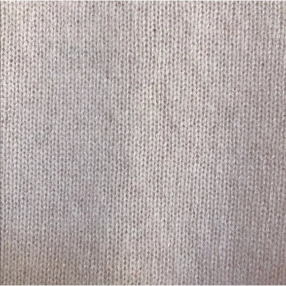 Old navy light pink deep scoop neck cashmere sweater. - Picture 4 of 4